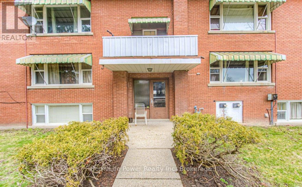 15 Floral Crescent, Kitchener, Ontario  N2G 3B3 - Photo 6 - X12062578