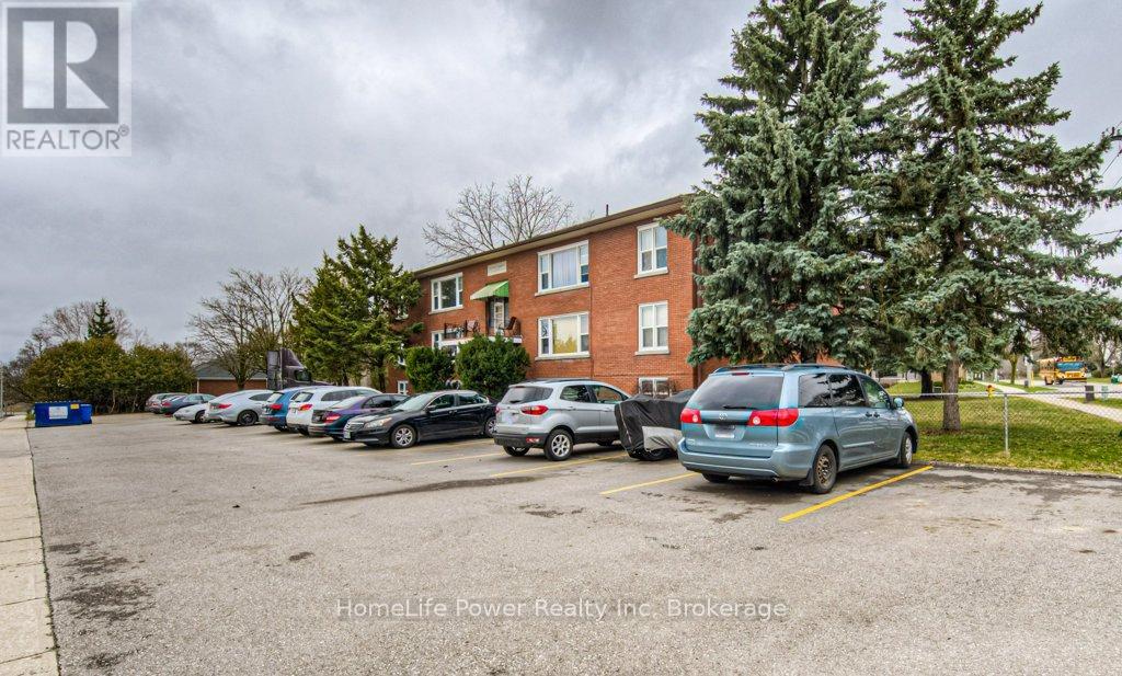 15 Floral Crescent, Kitchener, Ontario  N2G 3B3 - Photo 9 - X12062578