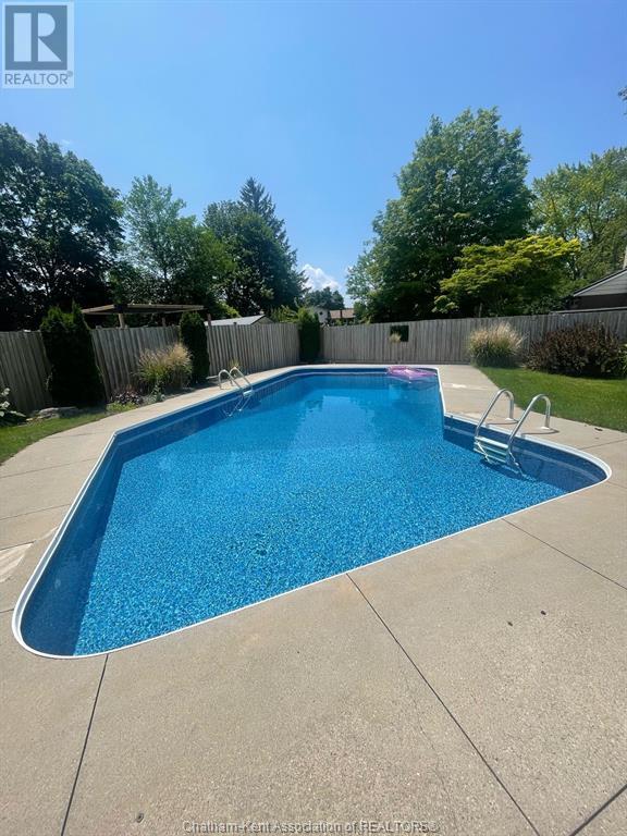 Property at 43 Daleview CRESCENT image 4