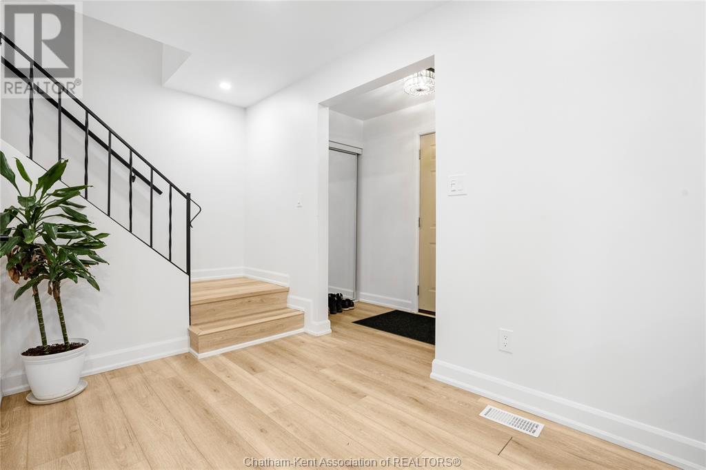 Property at 43 Daleview CRESCENT image 5