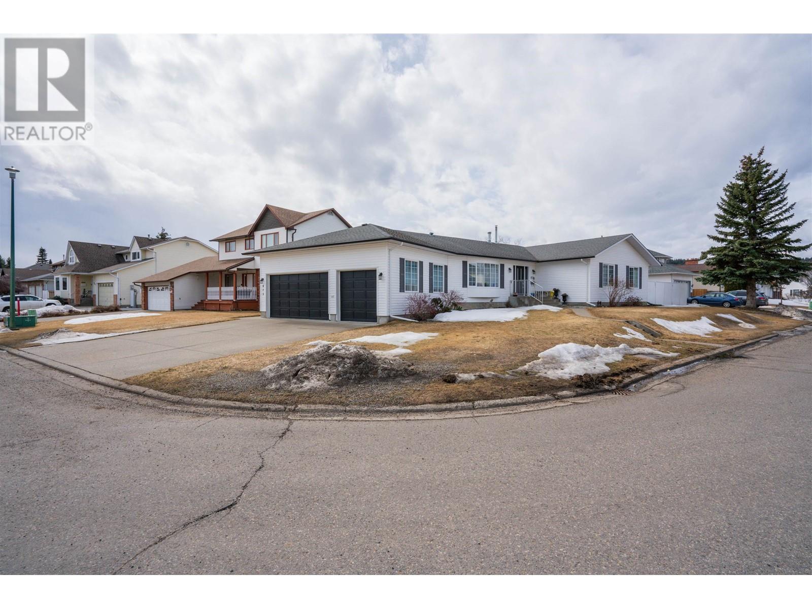 Property at 873 HERITAGE CRESCENT image 2