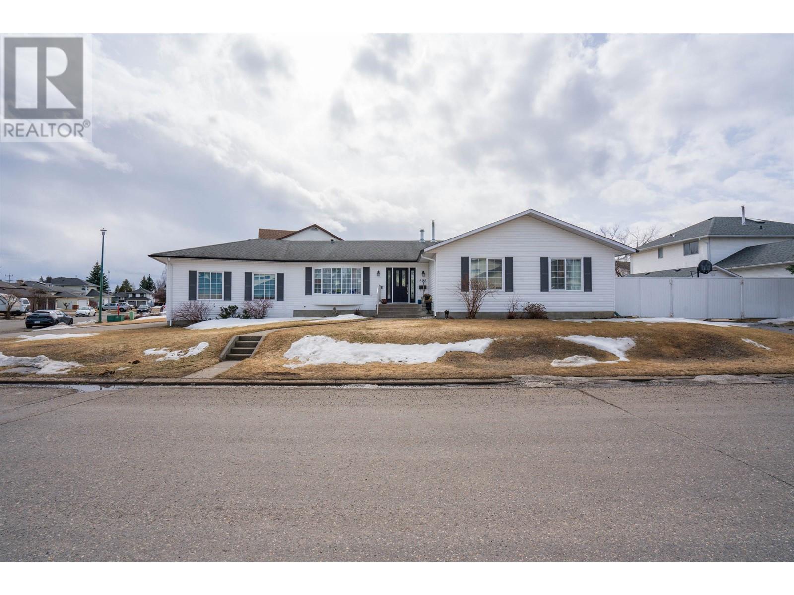 Property at 873 HERITAGE CRESCENT image 3
