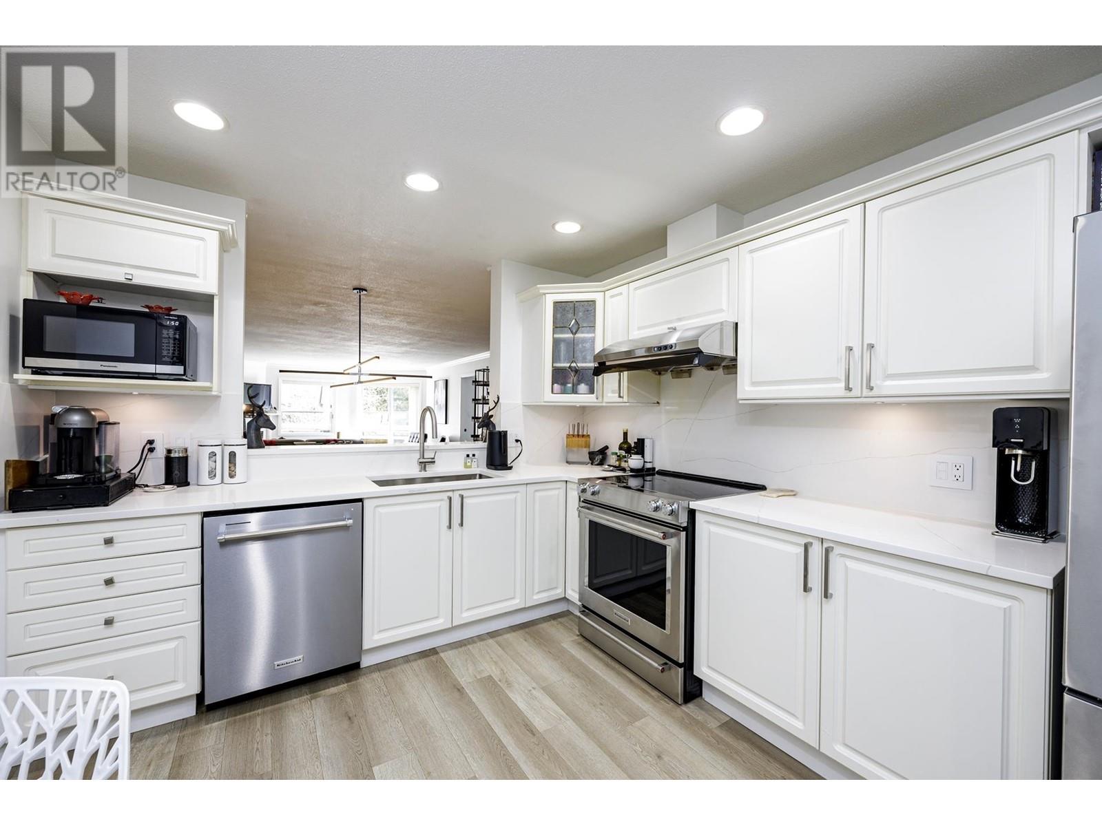 303 1500 Ostler Court, North Vancouver, British Columbia  V7G 2S2 - Photo 13 - R2985960