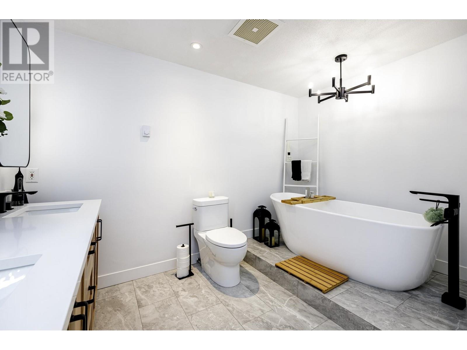 303 1500 Ostler Court, North Vancouver, British Columbia  V7G 2S2 - Photo 22 - R2985960