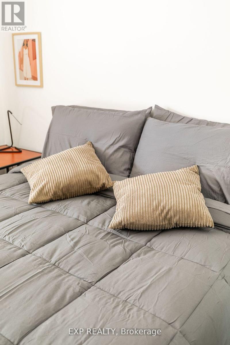 Main - 903.5 Bathurst Street, Toronto, Ontario  M5R 3G4 - Photo 16 - C12062632