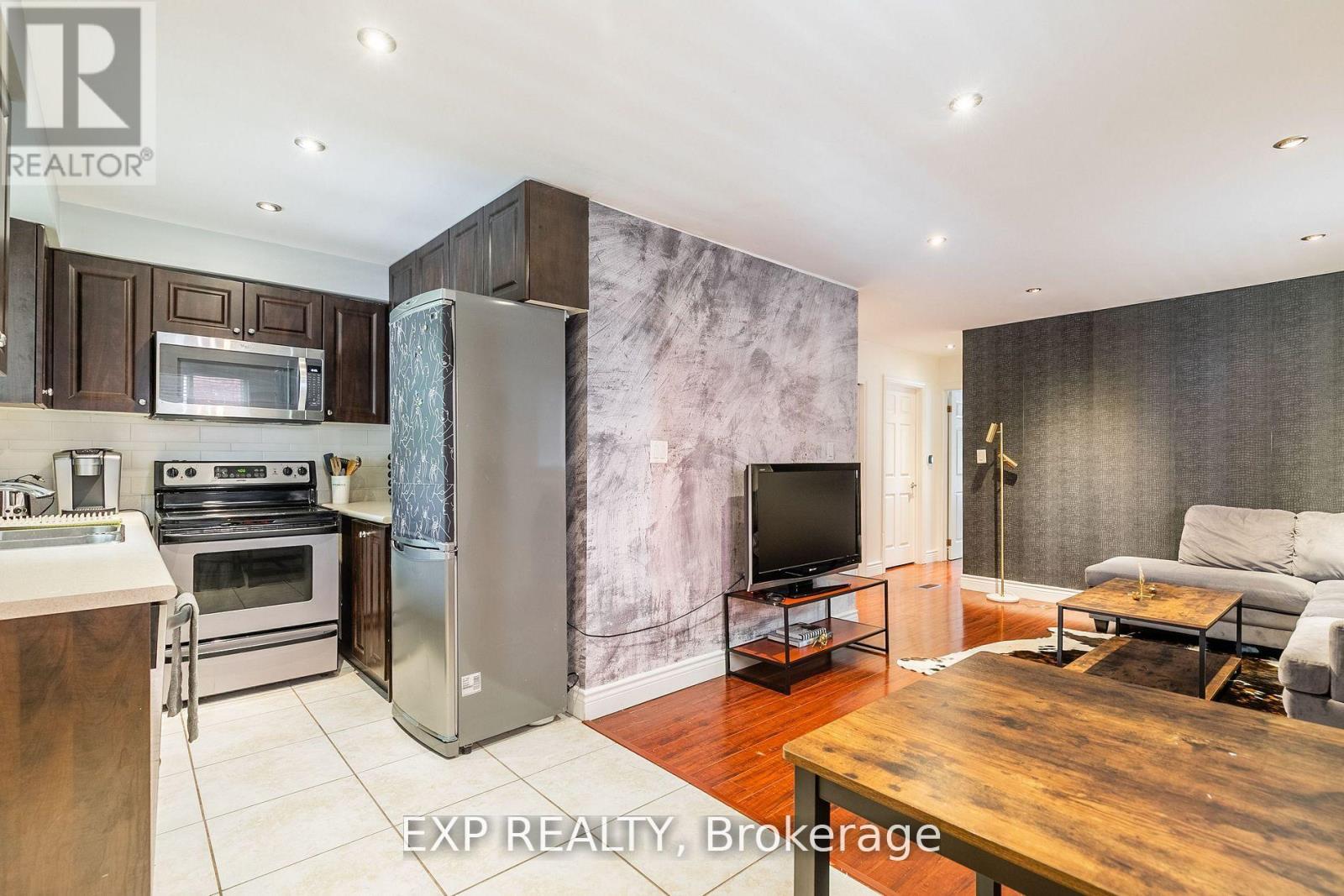 Main - 903.5 Bathurst Street, Toronto, Ontario  M5R 3G4 - Photo 4 - C12062632