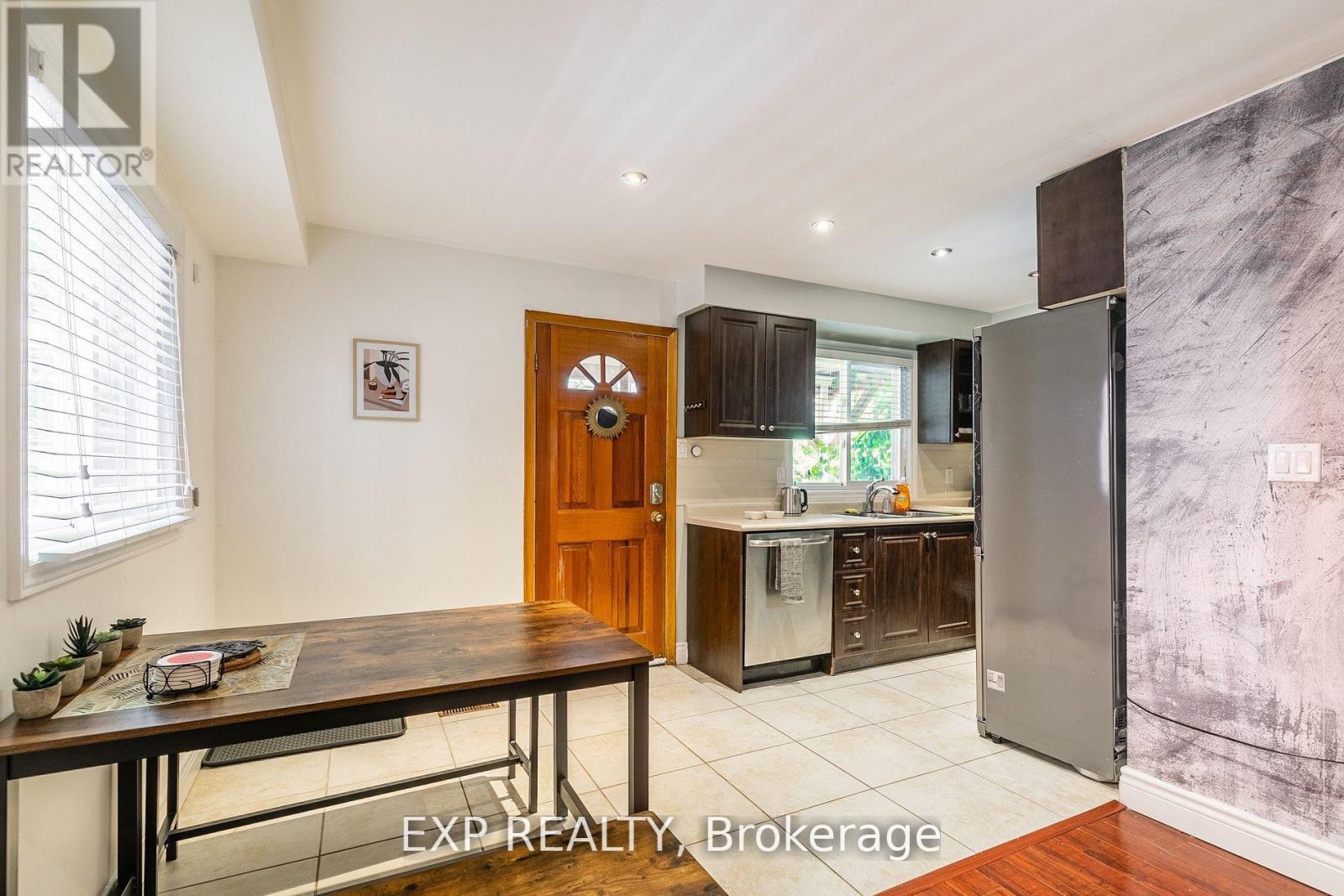Main - 903.5 Bathurst Street, Toronto, Ontario  M5R 3G4 - Photo 9 - C12062632