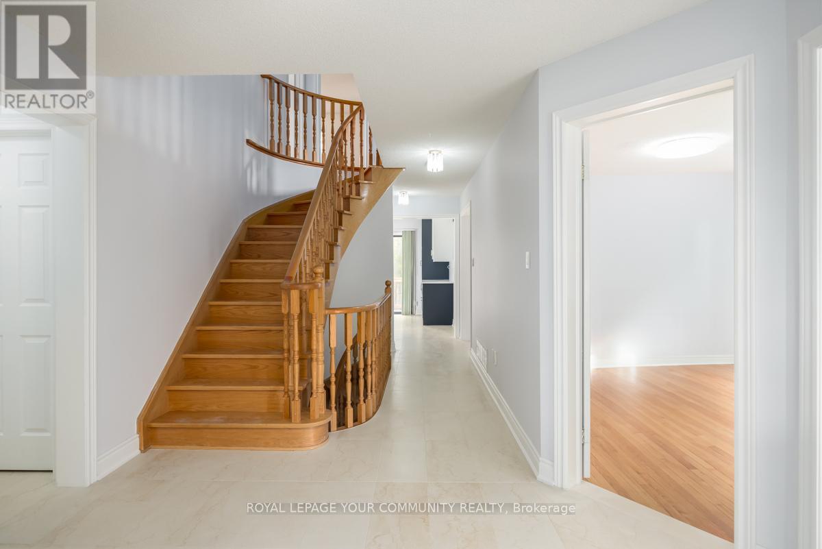 3 Creekview Avenue, Richmond Hill, Ontario  L4C 9X1 - Photo 5 - N10421029