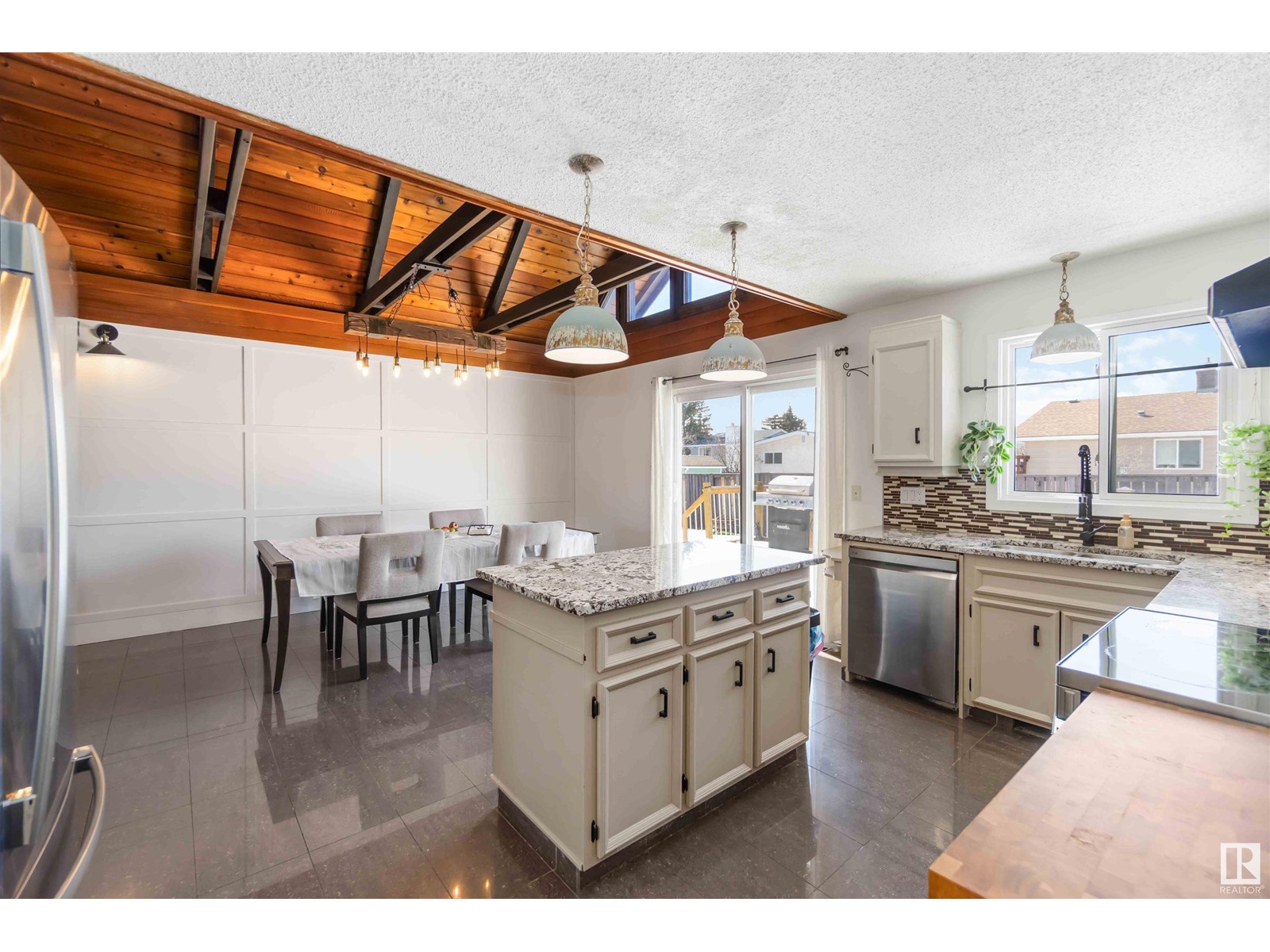 Property at 11439 162a AV NW NW image 4