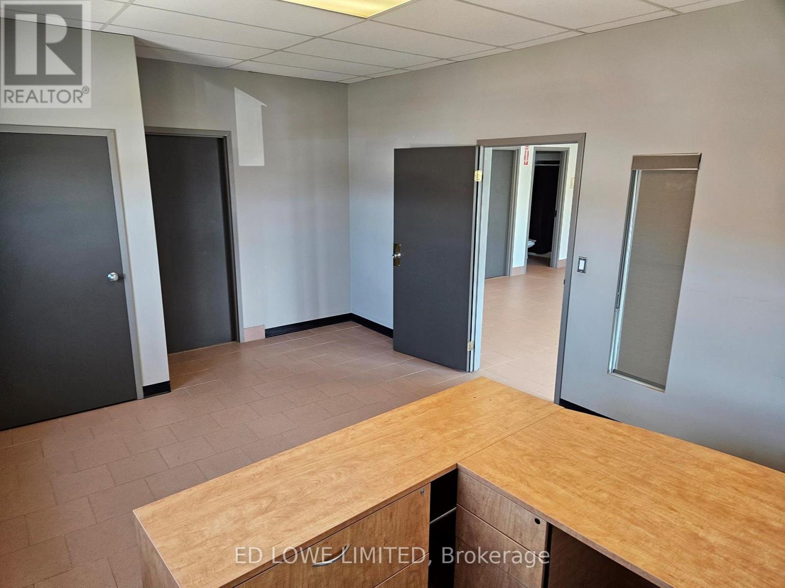 69 Saunders Road, Barrie, Ontario  L4N 9A7 - Photo 4 - S12062606
