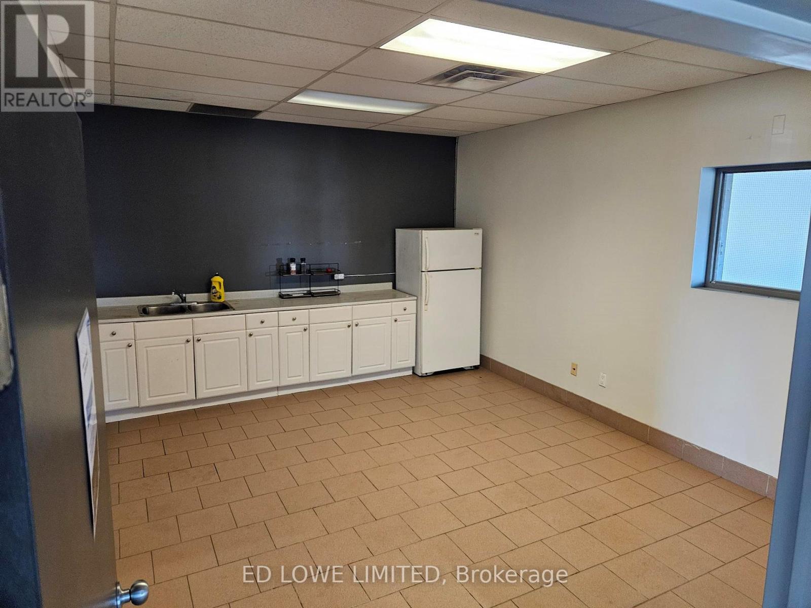 69 Saunders Road, Barrie, Ontario  L4N 9A7 - Photo 7 - S12062606