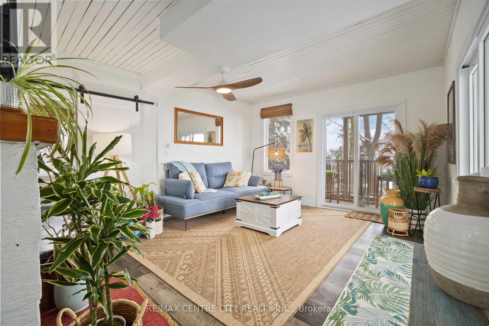 Property at 348 ERIE STREET image 3