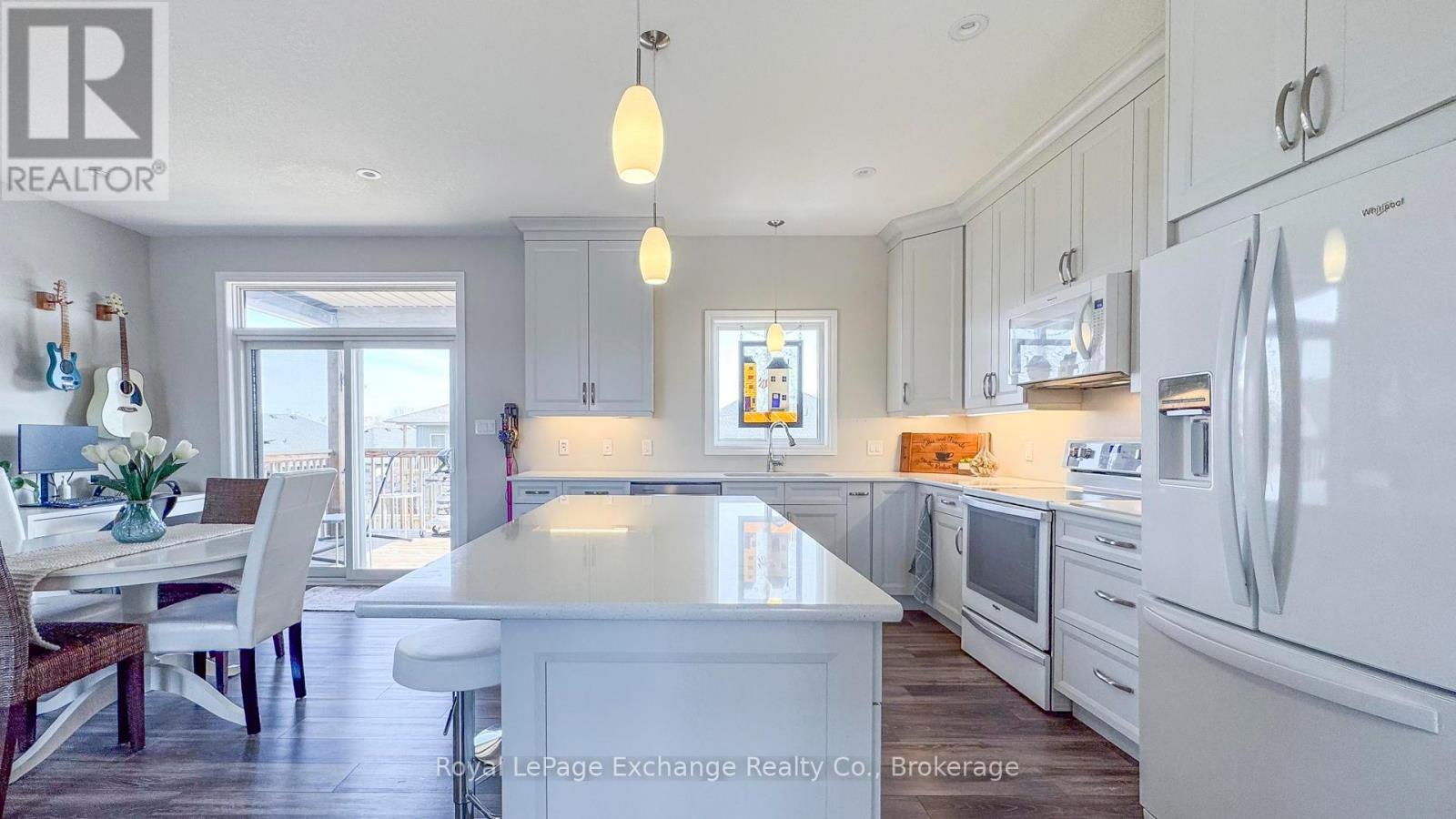 290 Saratoga Road, Kincardine, Ontario  N2Z 2N3 - Photo 8 - X12062648