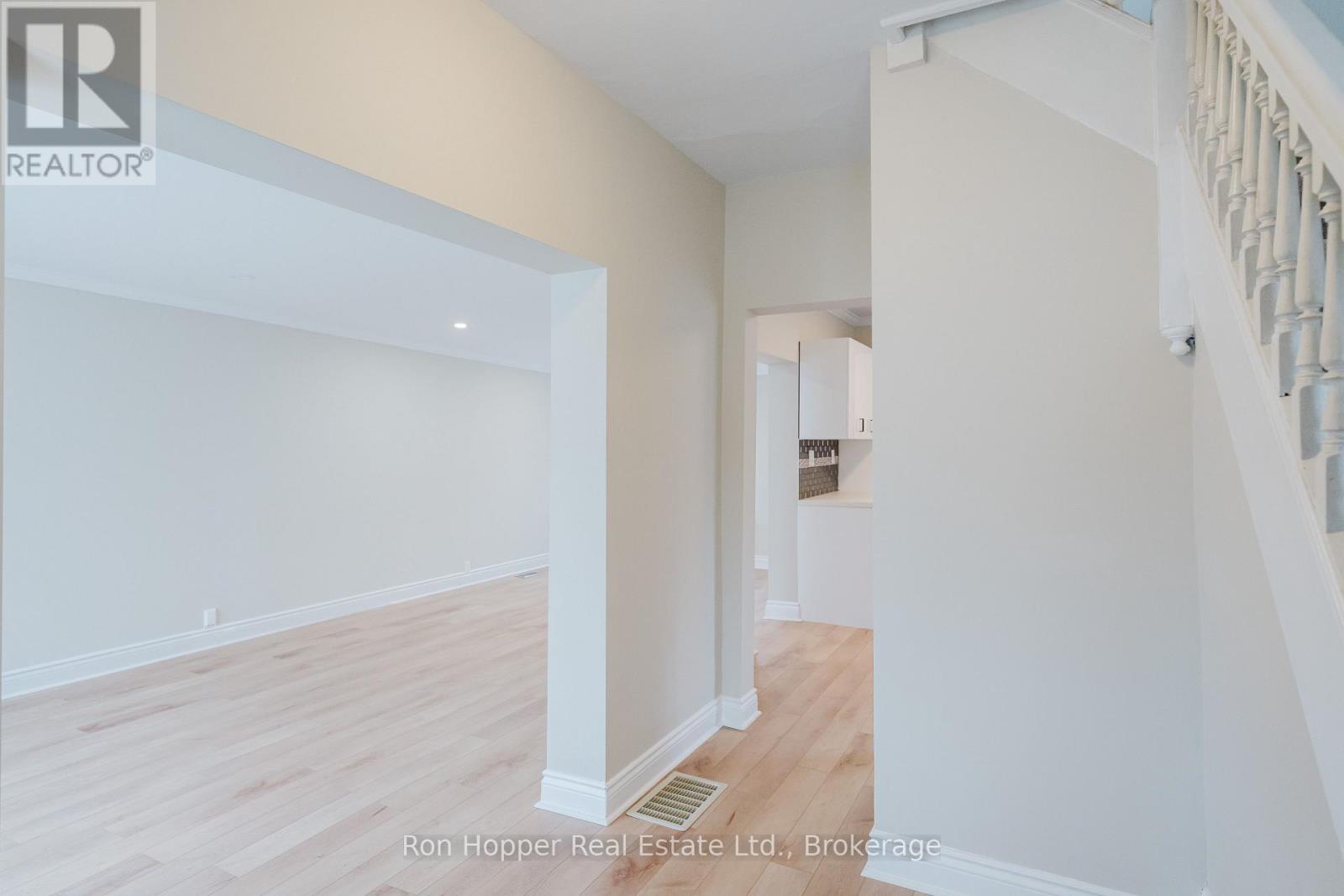 539 4th Avenue E, Owen Sound, Ontario  N4K 2N1 - Photo 2 - X12062696