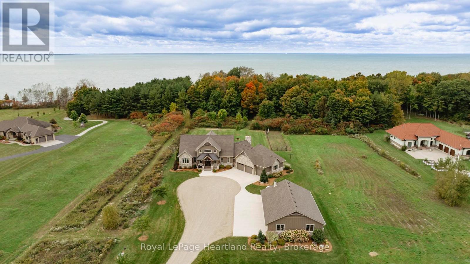 4640 Lakeshore Road, Plympton-Wyoming, Ontario  N0N 1J6 - Photo 2 - X12062771