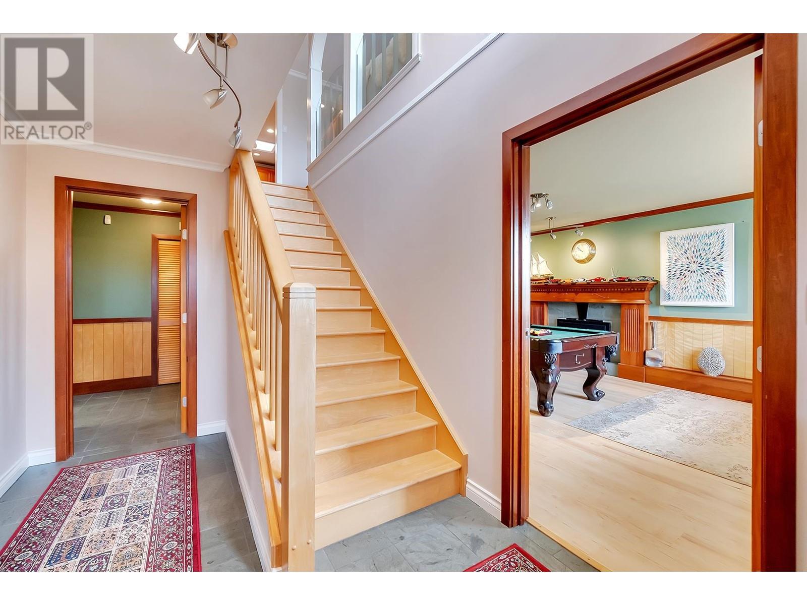 317 Gloucester Court, Coquitlam, British Columbia  V3K 5S6 - Photo 4 - R2985710