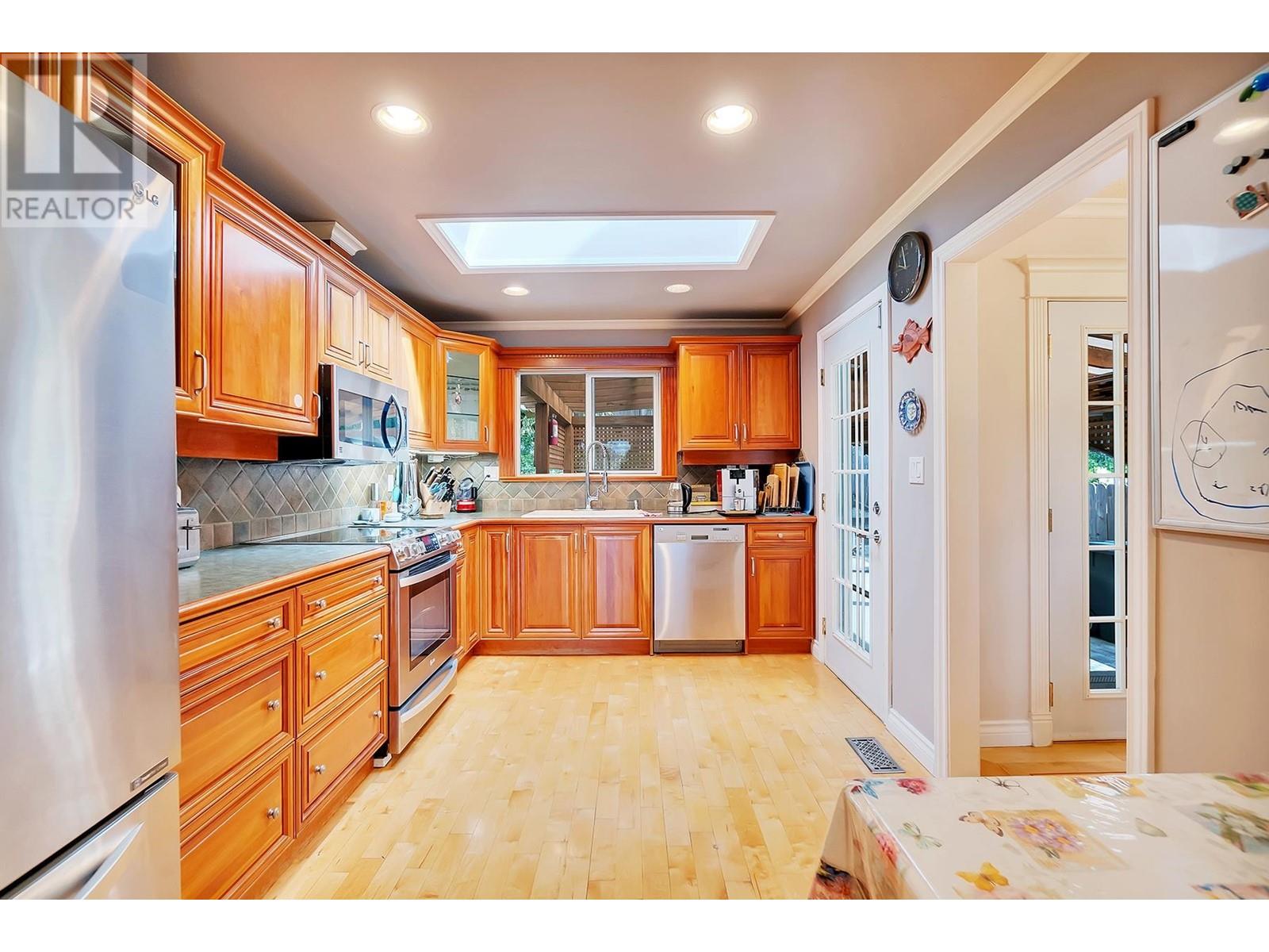 317 Gloucester Court, Coquitlam, British Columbia  V3K 5S6 - Photo 15 - R2985710