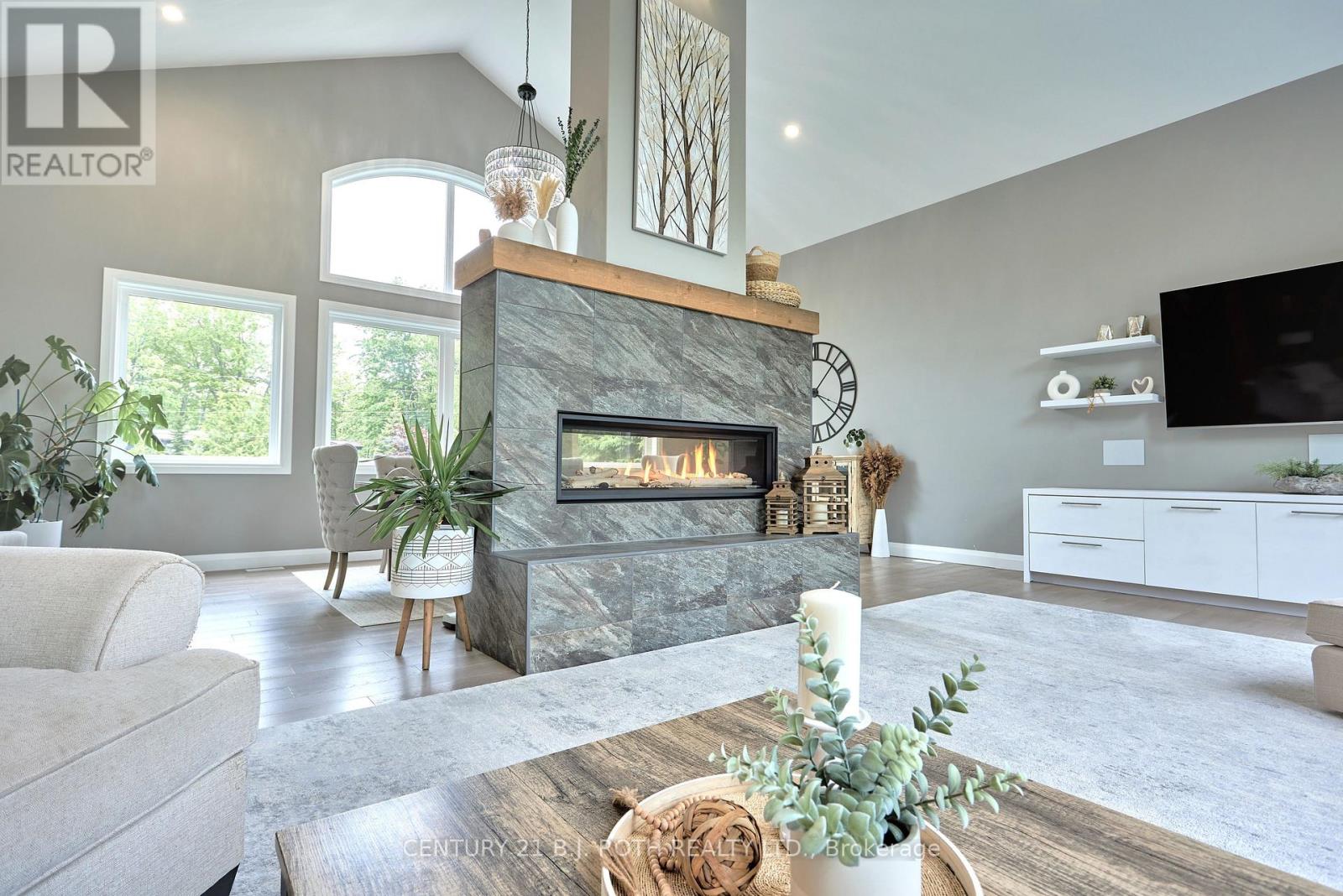 Property at 28 PANSY DRIVE image 2