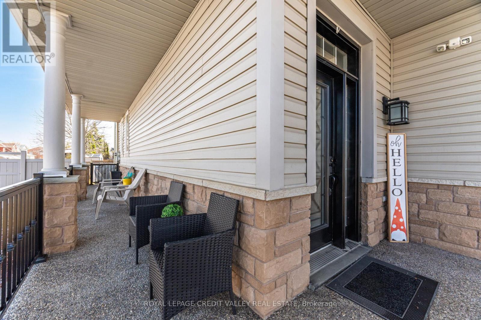 2 Bramoak Crescent, Brampton, Ontario  L7A 1T7 - Photo 4 - W12062687