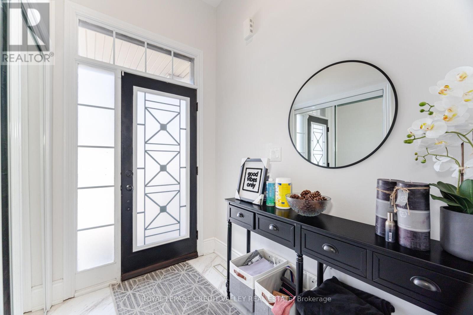 2 Bramoak Crescent, Brampton, Ontario  L7A 1T7 - Photo 7 - W12062687