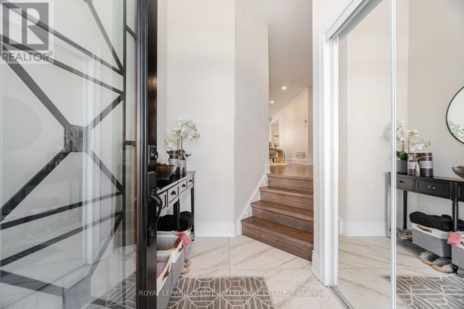2 Bramoak Crescent, Brampton, Ontario  L7A 1T7 - Photo 8 - W12062687