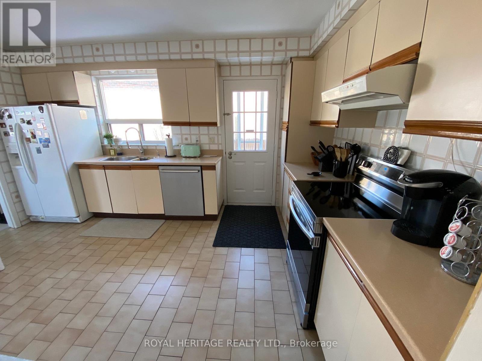 Main - 65 Wintergreen Road, Toronto (Downsview-Roding-Cfb), Ontario  M3M 2H9 - Photo 7 - W12062812