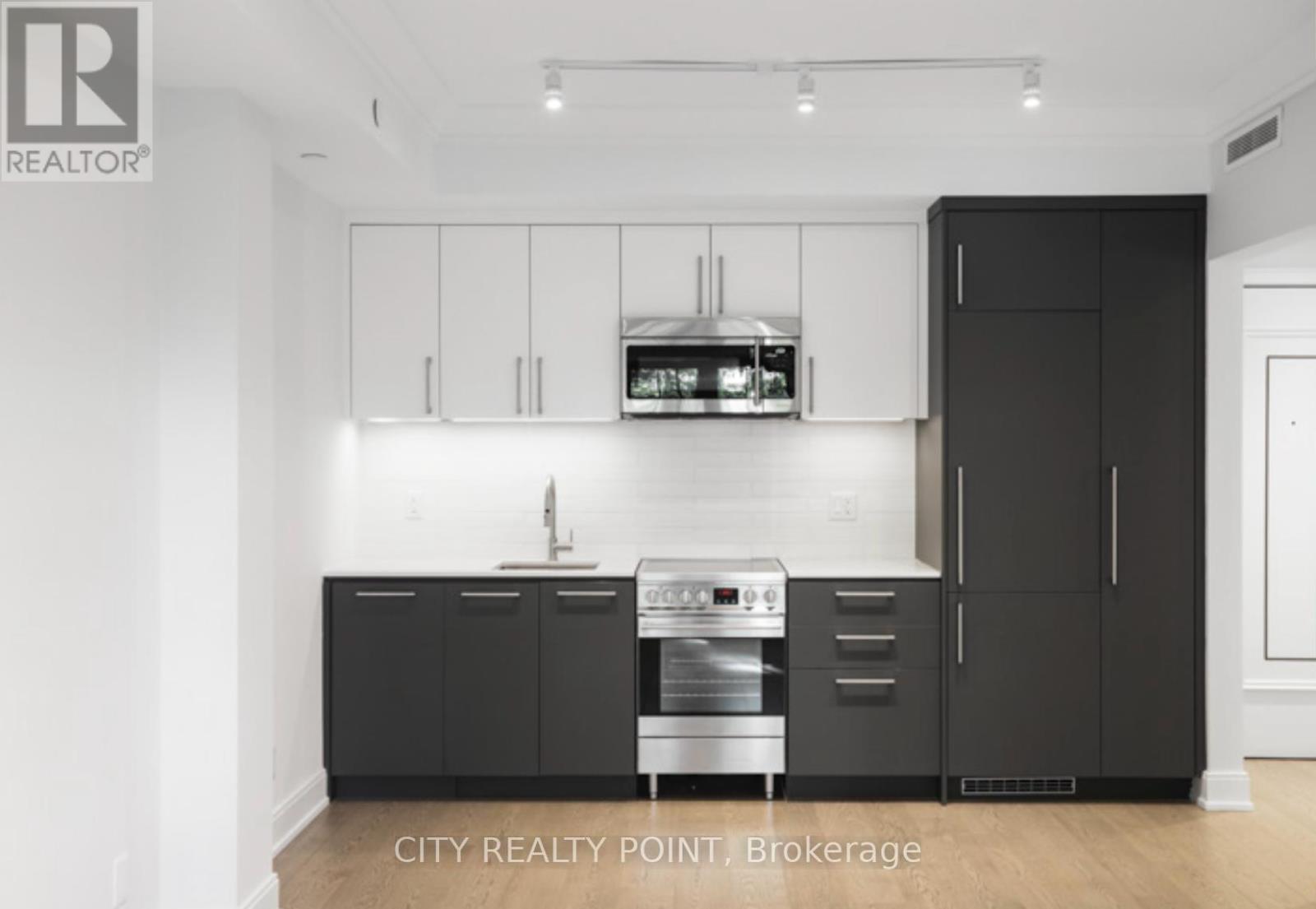 117 - 2 CLARENDON AVENUE, Toronto, Ontario