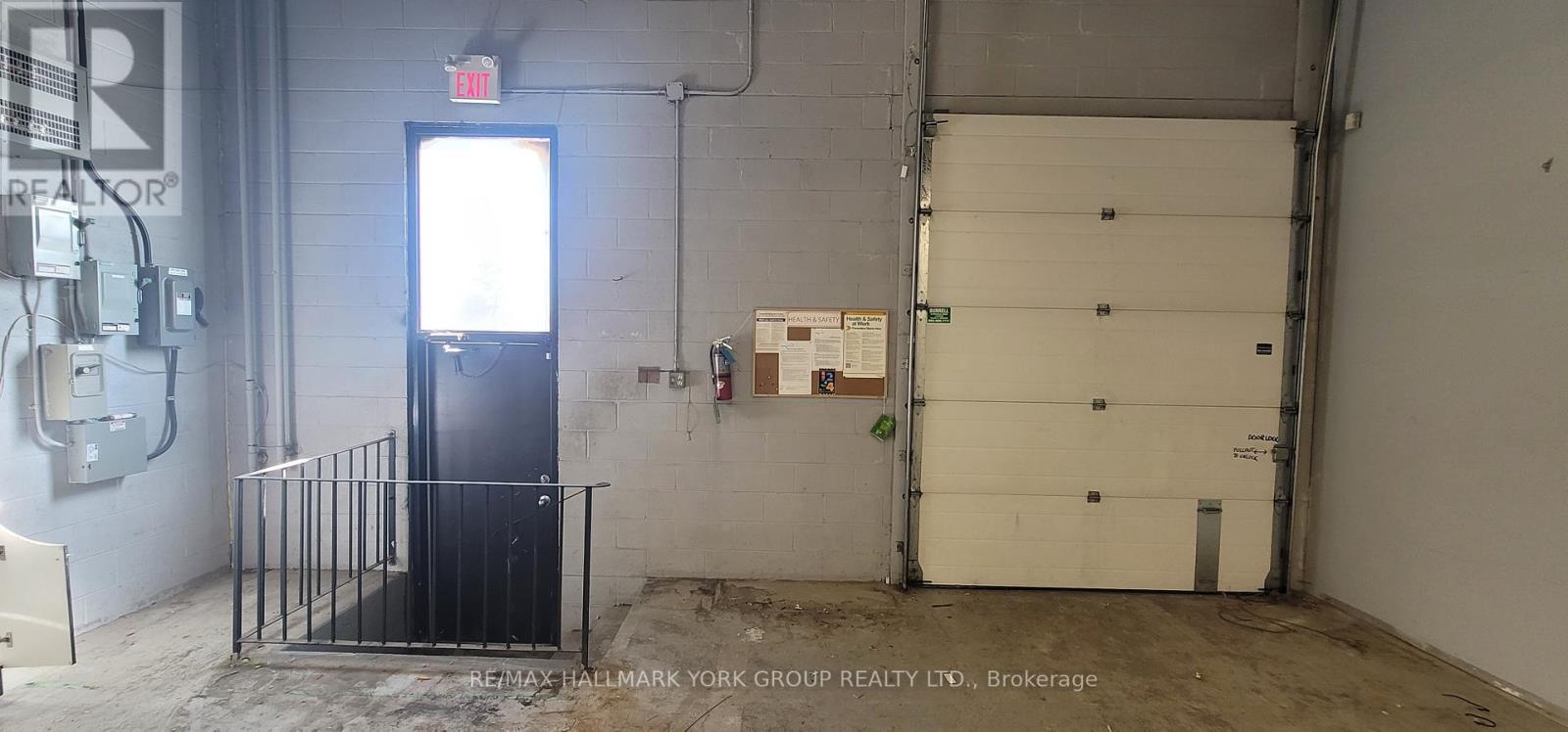 4 - 255 Industrial Parkway S, Aurora (Aurora Village), Ontario  L4G 3V5 - Photo 4 - N12034760