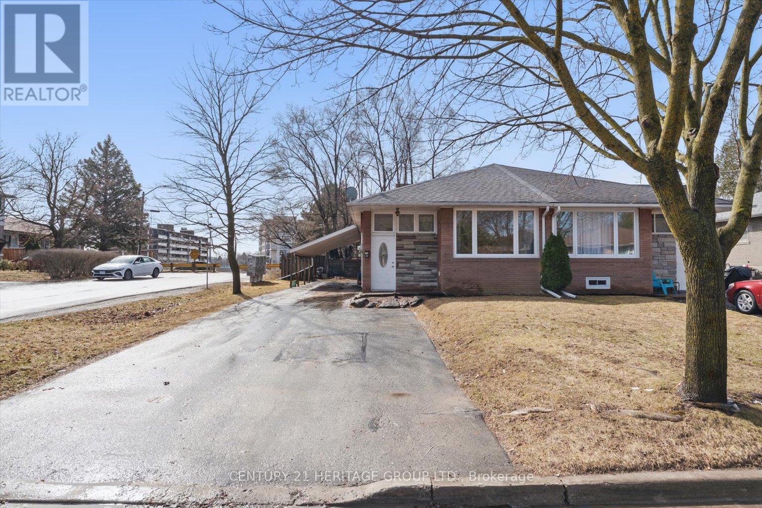 234 Penn Avenue, Newmarket, Ontario  L3Y 2S5 - Photo 2 - N12062777