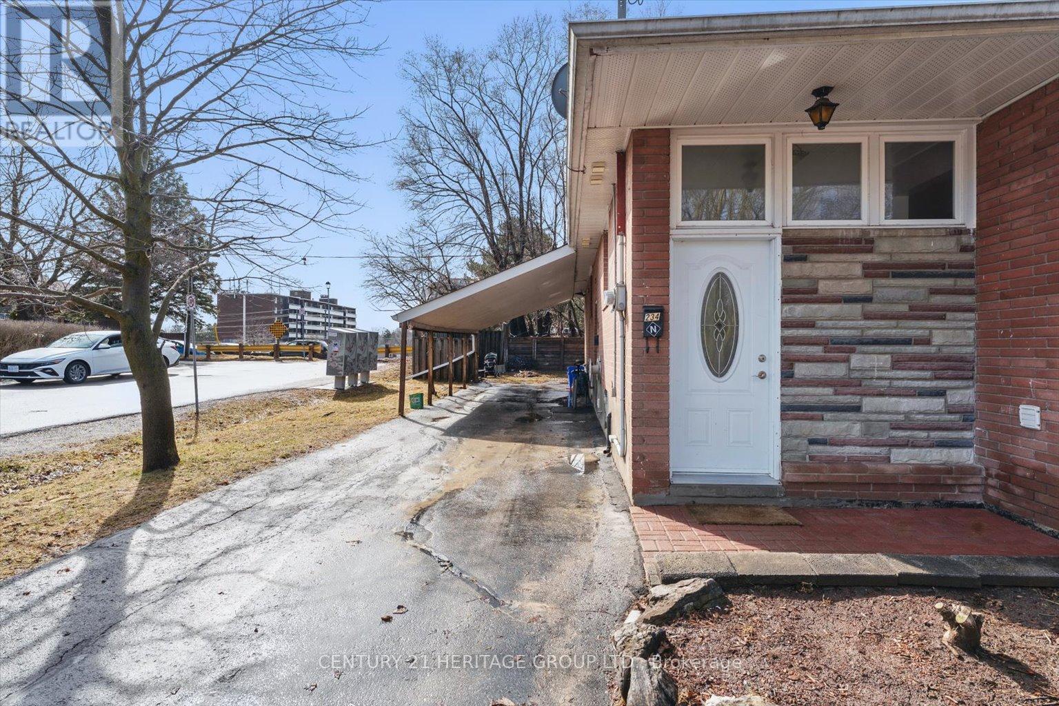 234 Penn Avenue, Newmarket, Ontario  L3Y 2S5 - Photo 3 - N12062777