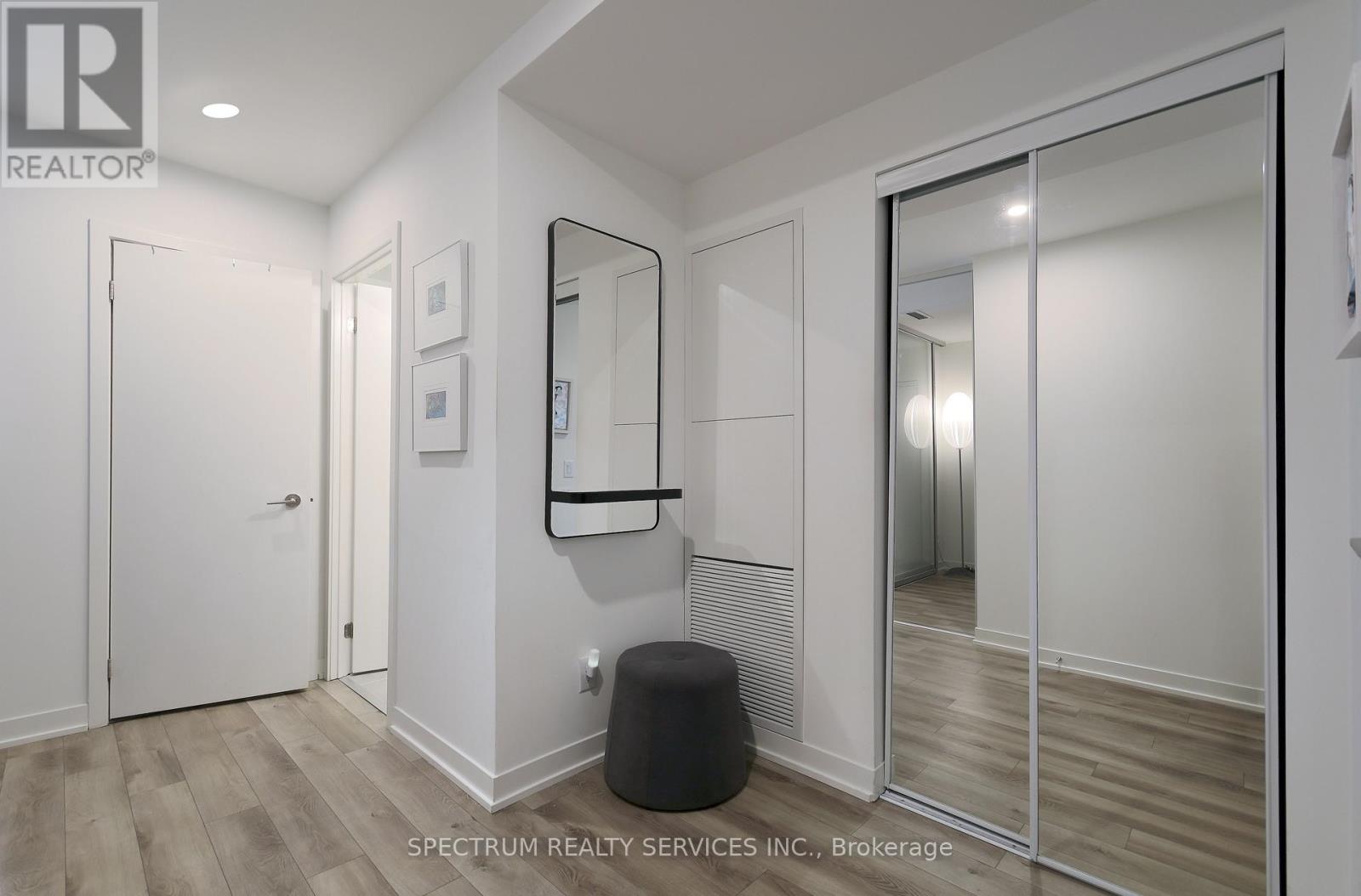 Property at 215 - 1808 ST. CLAIR AVENUE W image 3