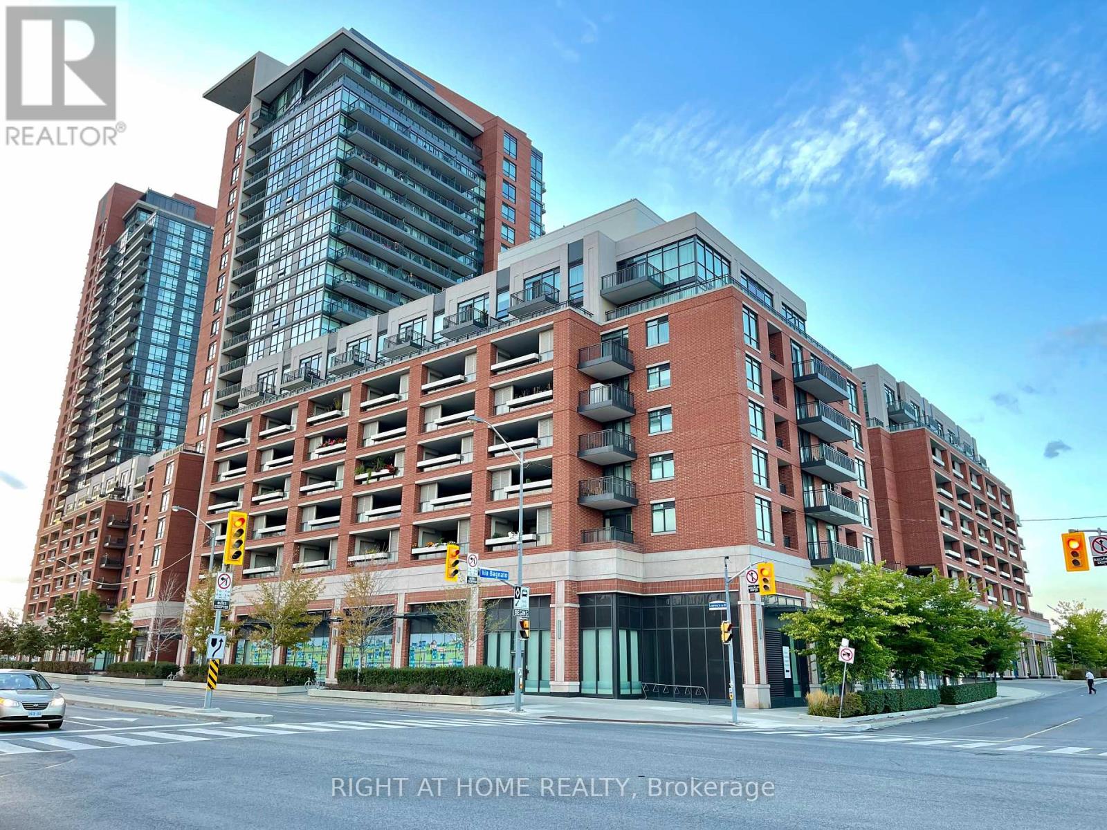 800 LAWRENCE AVENUE W, Toronto, Ontario