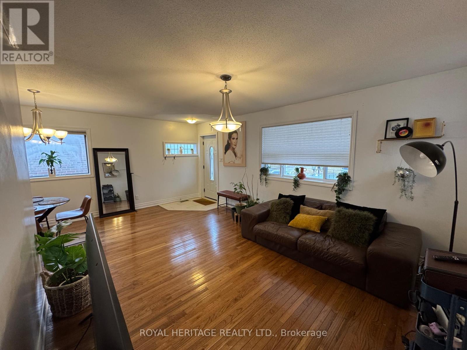 92 Foxwell Street, Toronto (Rockcliffe-Smythe), Ontario  M6N 1Z5 - Photo 10 - W12062762