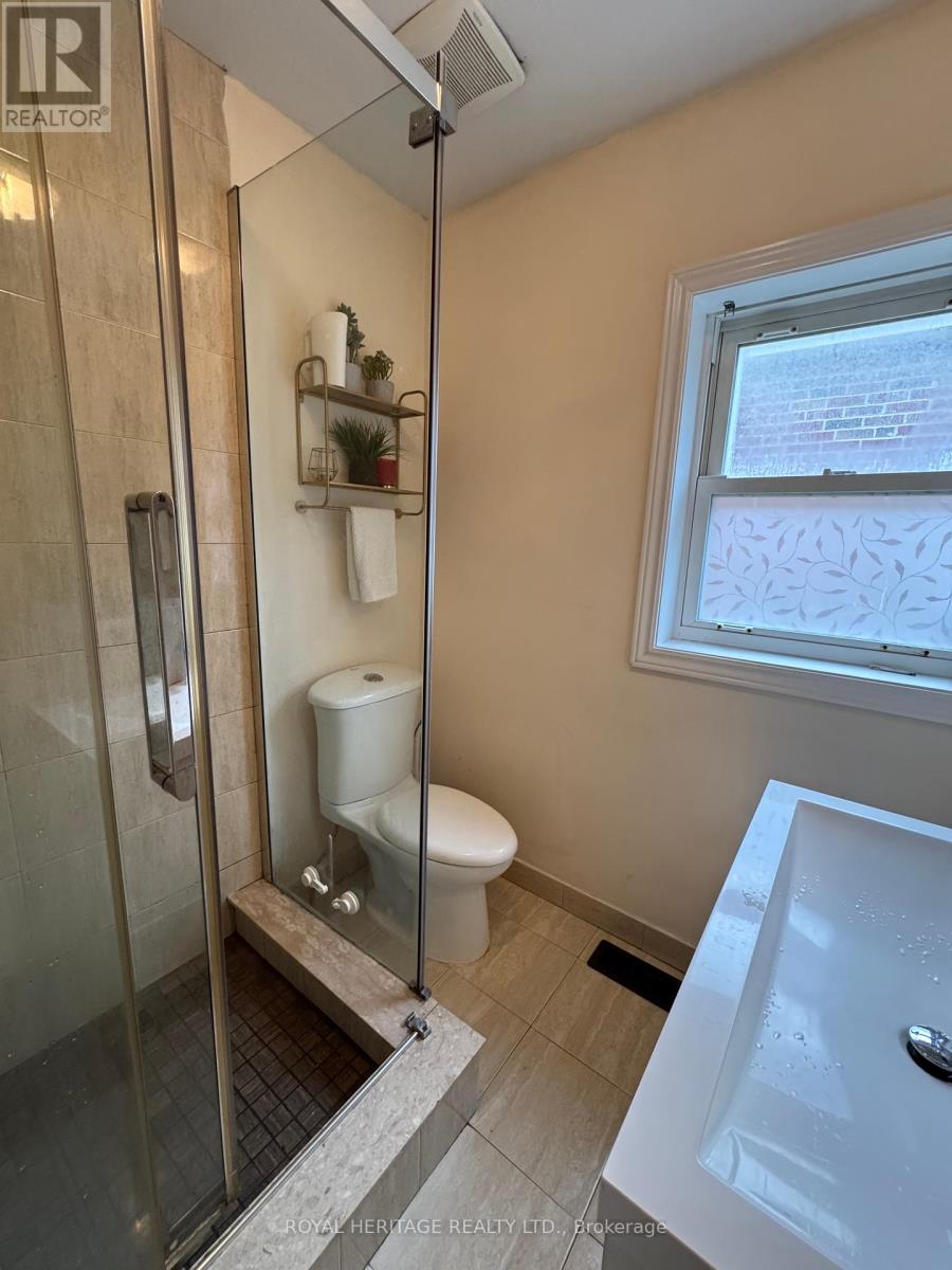 92 Foxwell Street, Toronto (Rockcliffe-Smythe), Ontario  M6N 1Z5 - Photo 18 - W12062762
