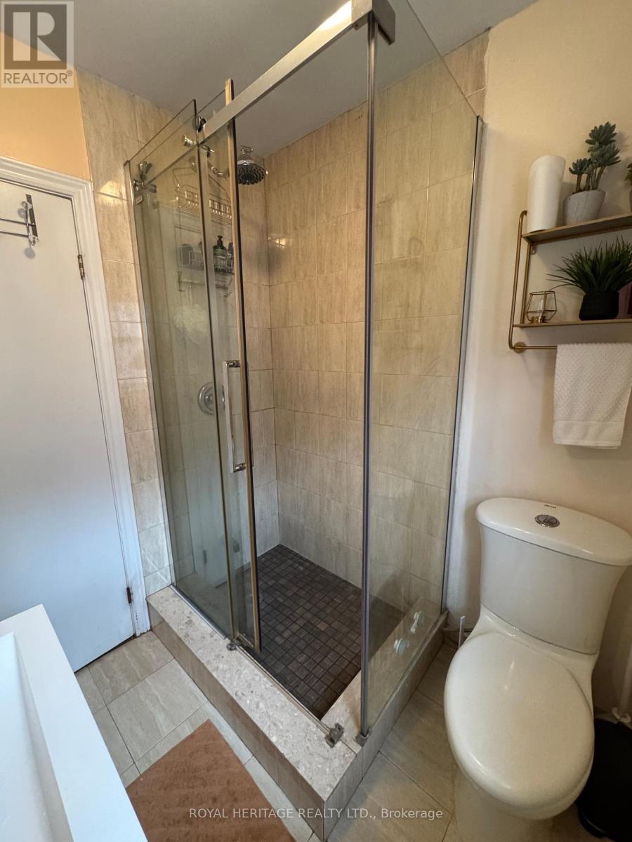 92 Foxwell Street, Toronto (Rockcliffe-Smythe), Ontario  M6N 1Z5 - Photo 19 - W12062762