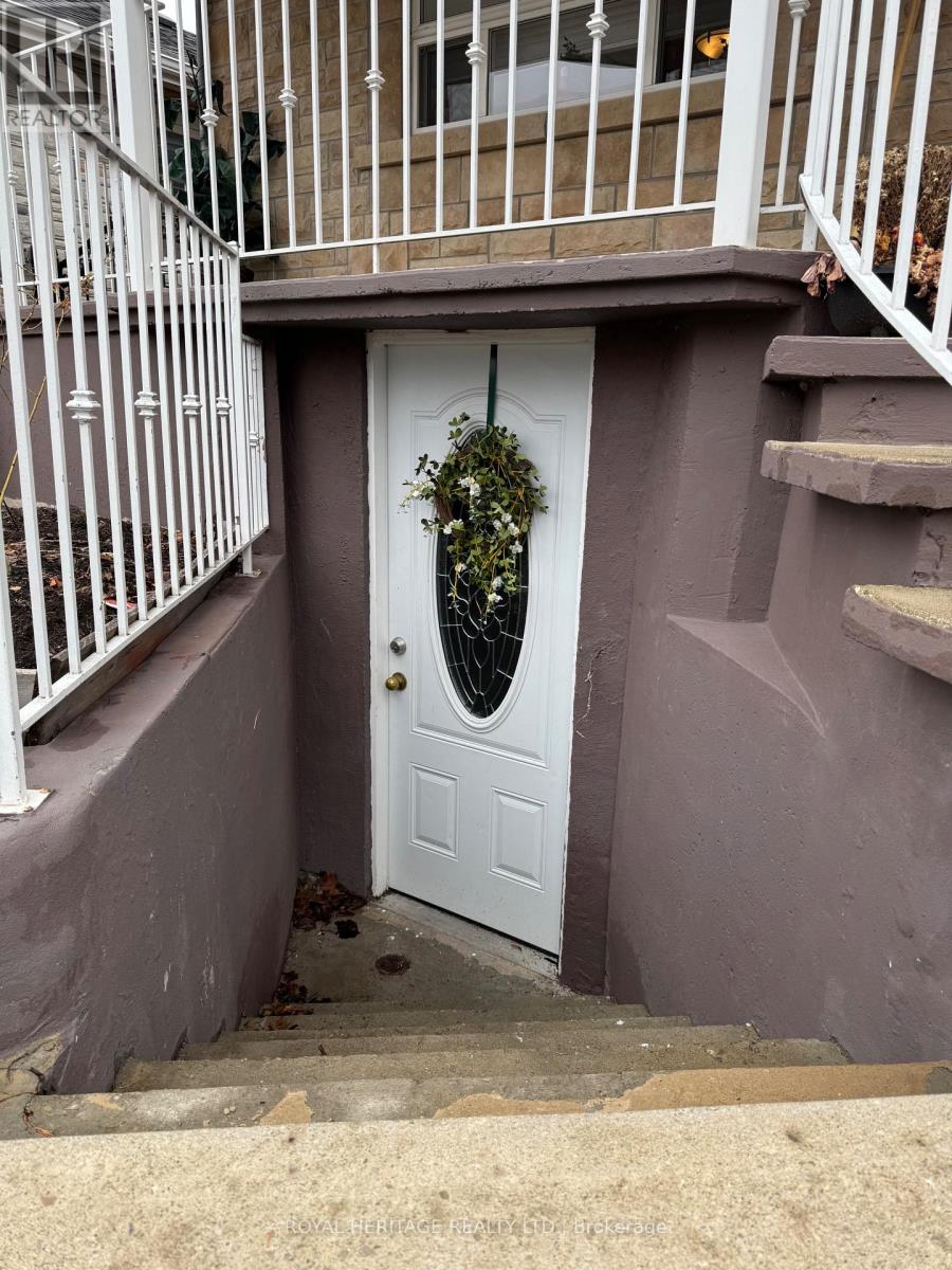 92 Foxwell Street, Toronto (Rockcliffe-Smythe), Ontario  M6N 1Z5 - Photo 28 - W12062762