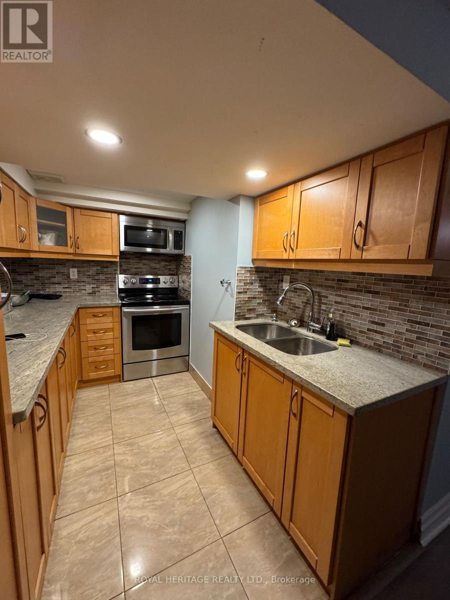 92 Foxwell Street, Toronto (Rockcliffe-Smythe), Ontario  M6N 1Z5 - Photo 33 - W12062762
