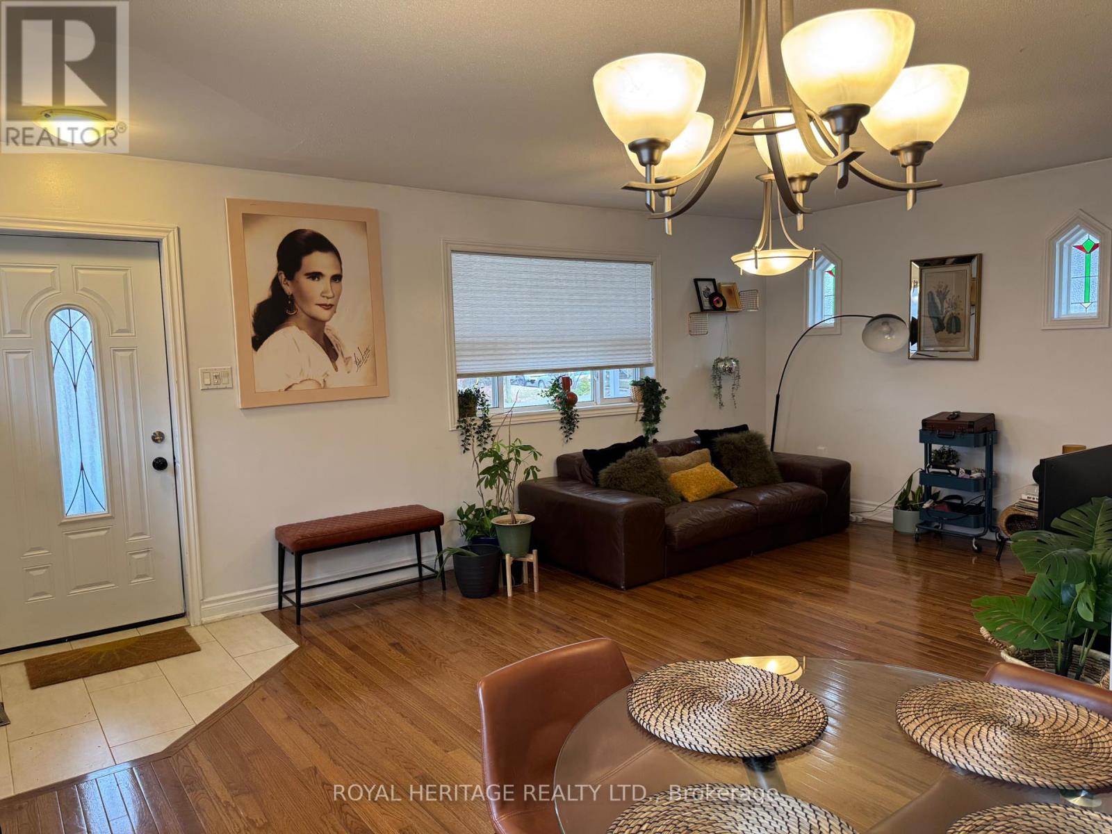 92 Foxwell Street, Toronto (Rockcliffe-Smythe), Ontario  M6N 1Z5 - Photo 7 - W12062762