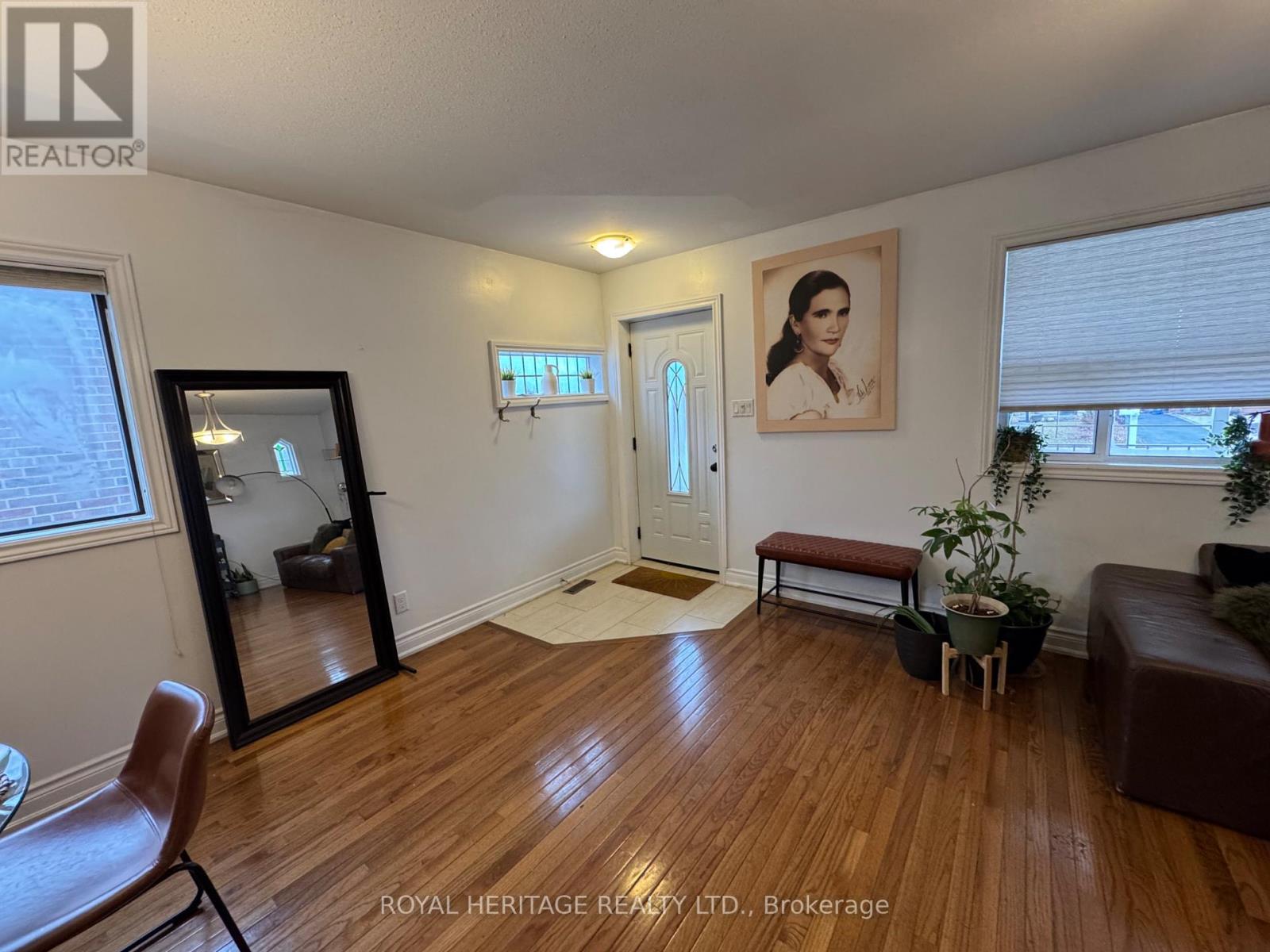 92 Foxwell Street, Toronto (Rockcliffe-Smythe), Ontario  M6N 1Z5 - Photo 8 - W12062762