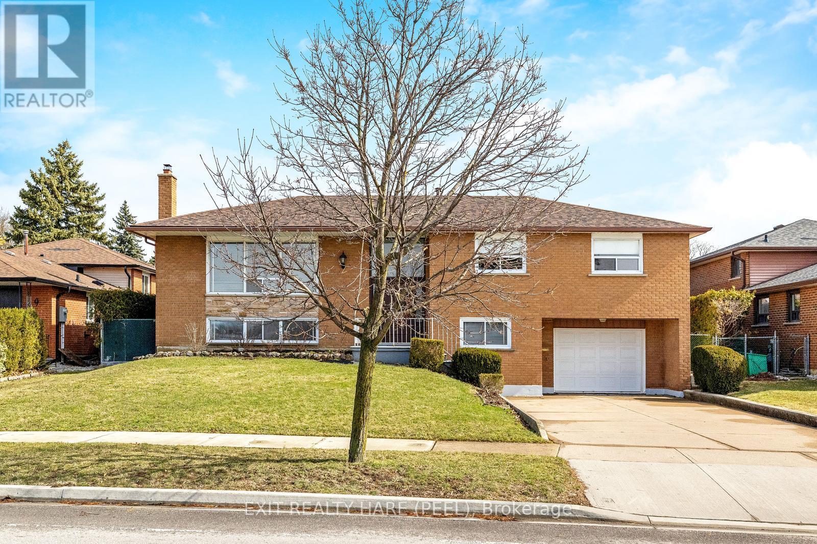 Property at 7 MEADOWLAND GATE image 2