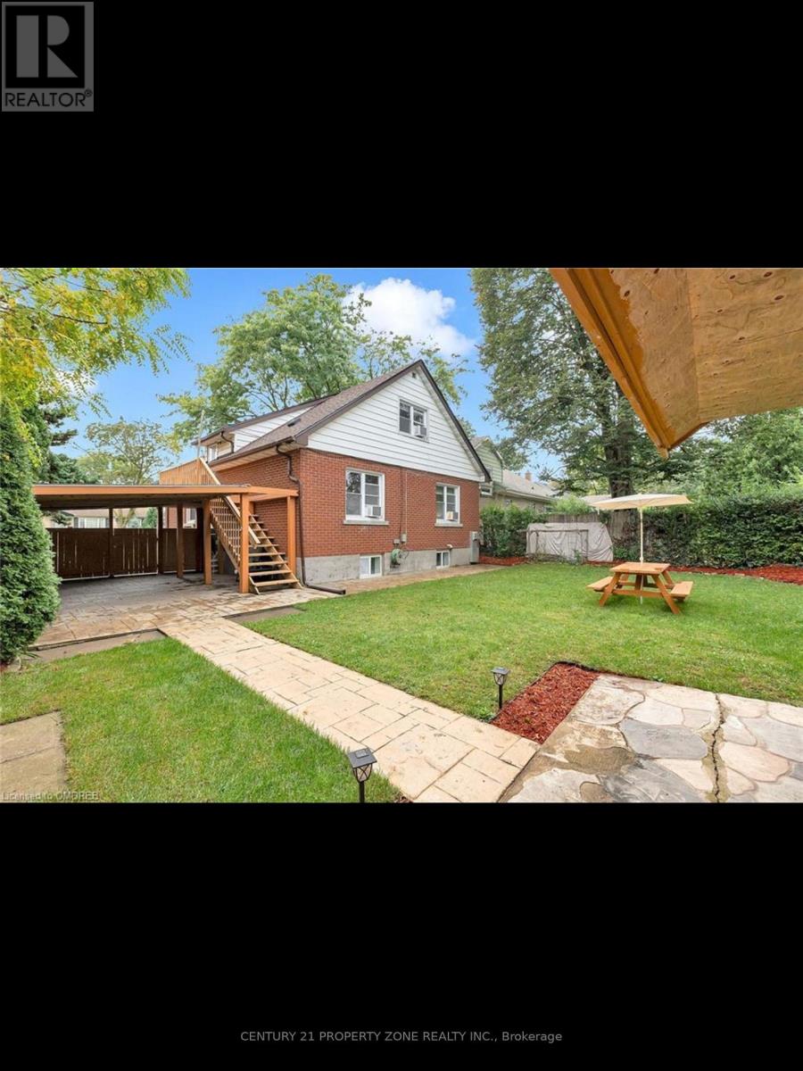 UPPER - 9 PINEDALE AVENUE, St. Catharines, Ontario