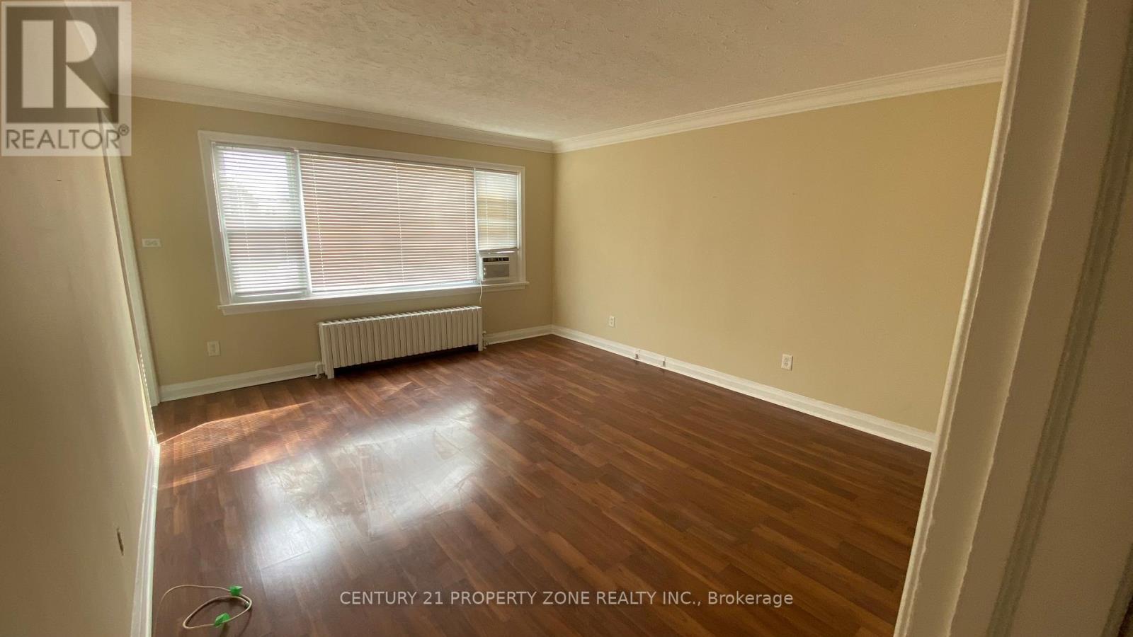 Upper - 9 Pinedale Avenue, St. Catharines, Ontario  L2R 1L2 - Photo 5 - X12062782