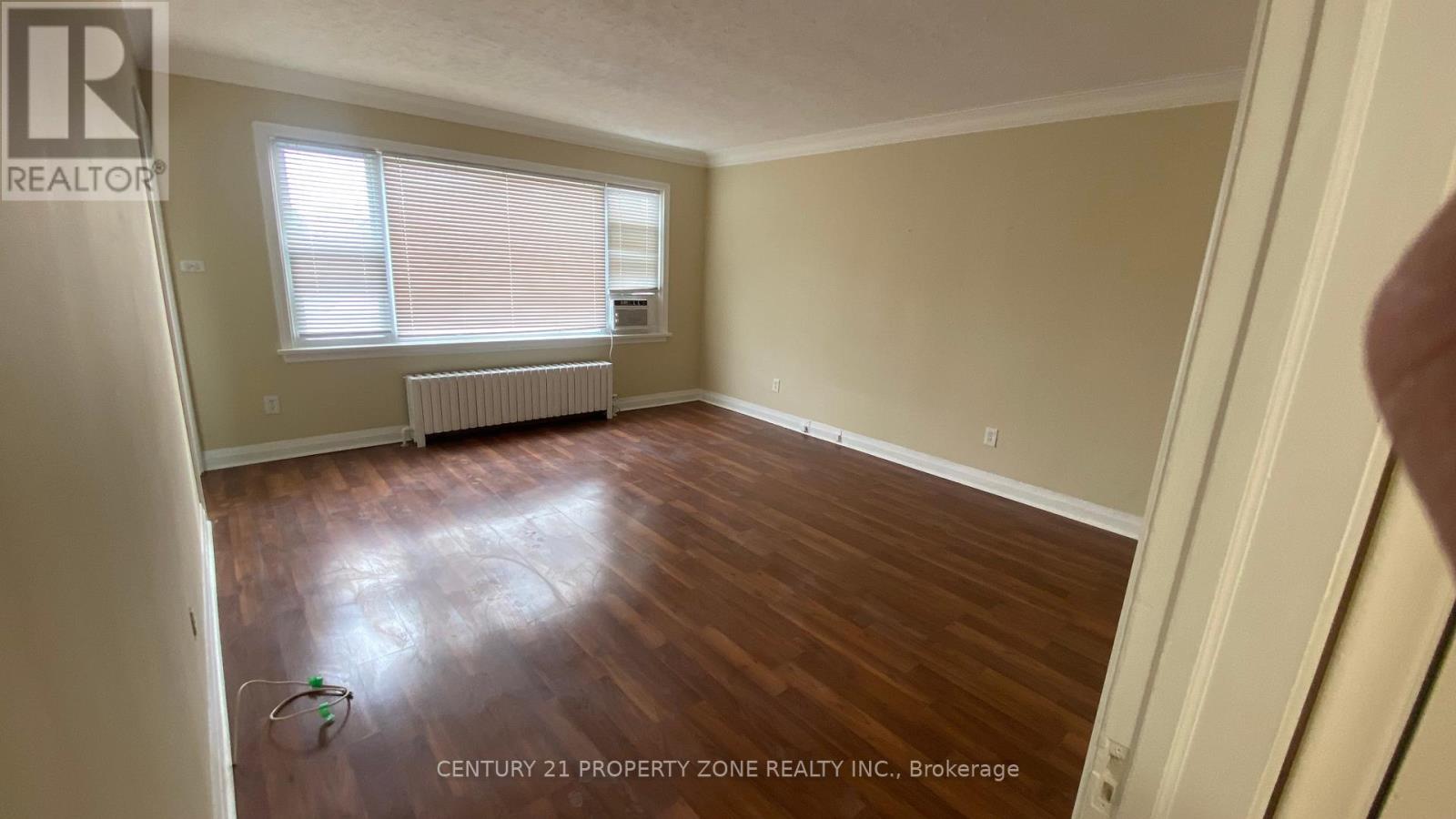 Upper - 9 Pinedale Avenue, St. Catharines, Ontario  L2R 1L2 - Photo 8 - X12062782