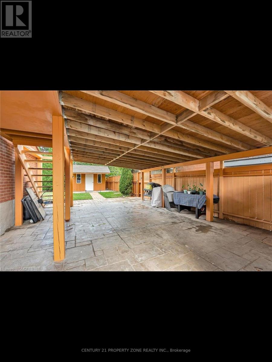 Upper - 9 Pinedale Avenue, St. Catharines, Ontario  L2R 1L2 - Photo 9 - X12062782