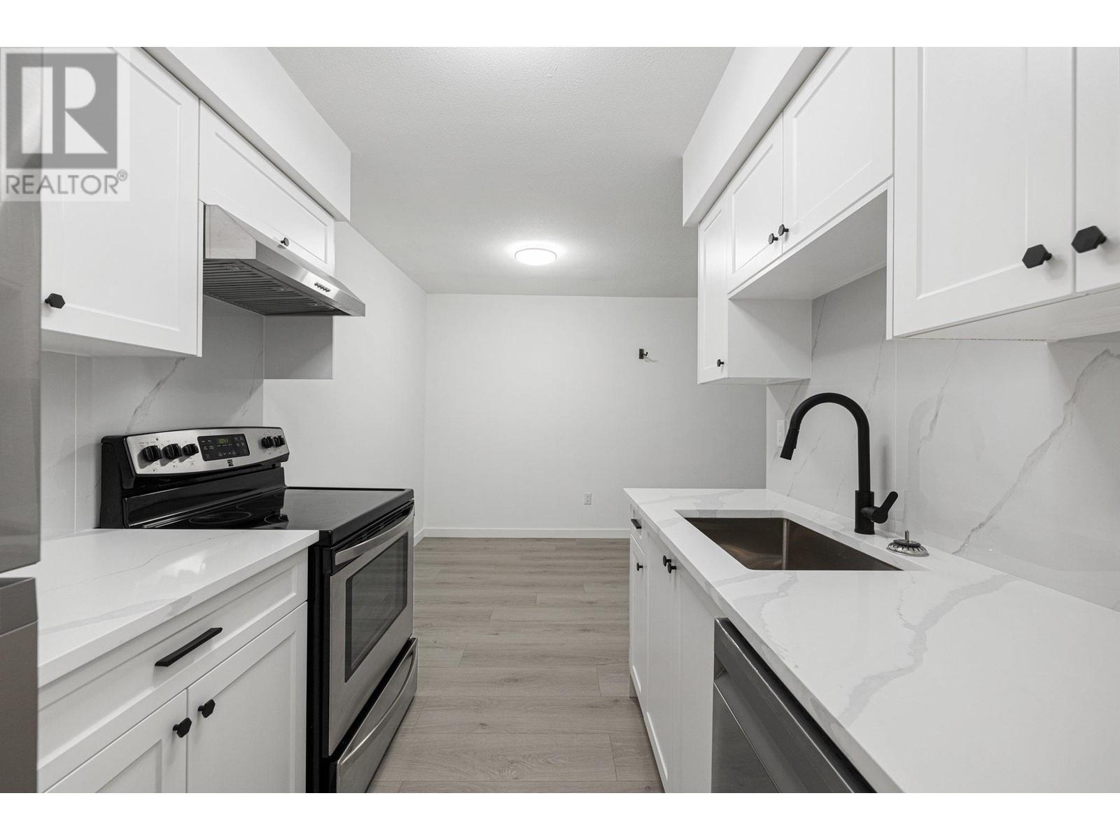 402 9857 Manchester Drive, Burnaby, British Columbia  V3N 4P5 - Photo 6 - R2984534
