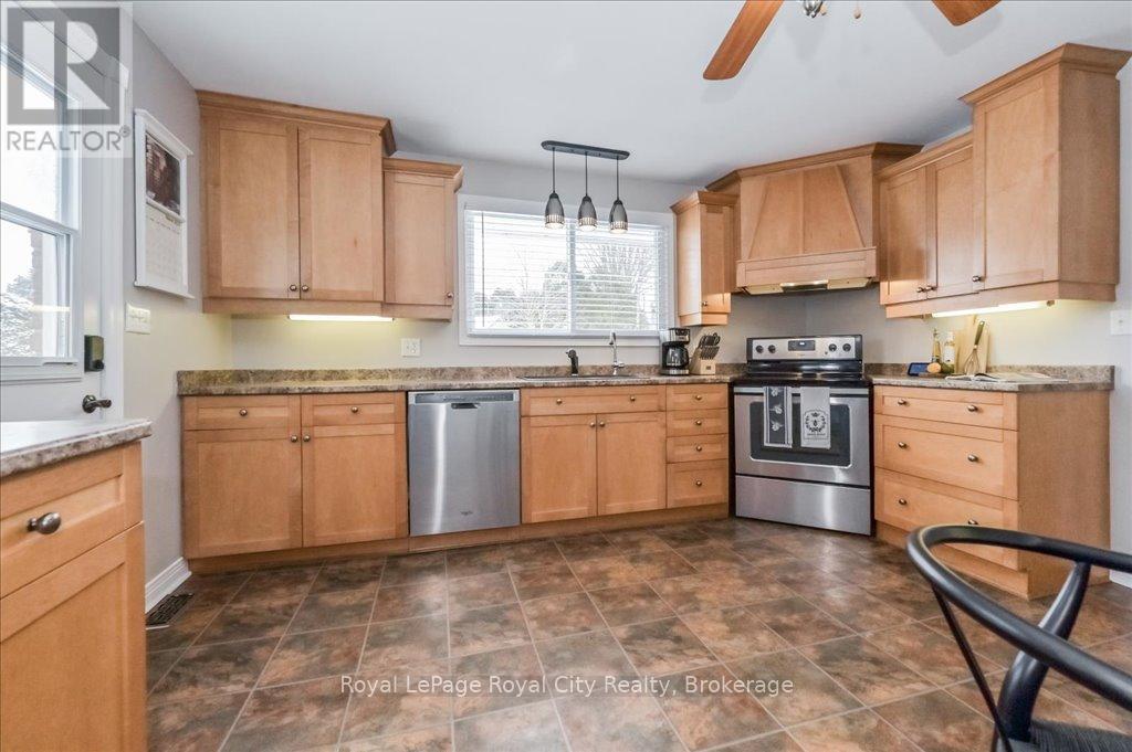 15 Wellington Drive, Centre Wellington, Ontario  N0B 1S0 - Photo 17 - X12007303