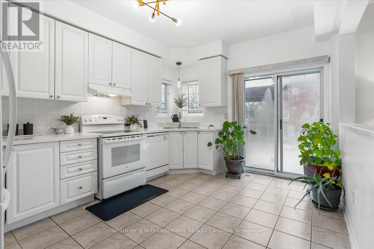 5975 Shelford Terrace, Mississauga, Ontario  L5M 6K3 - Photo 11 - W12062666