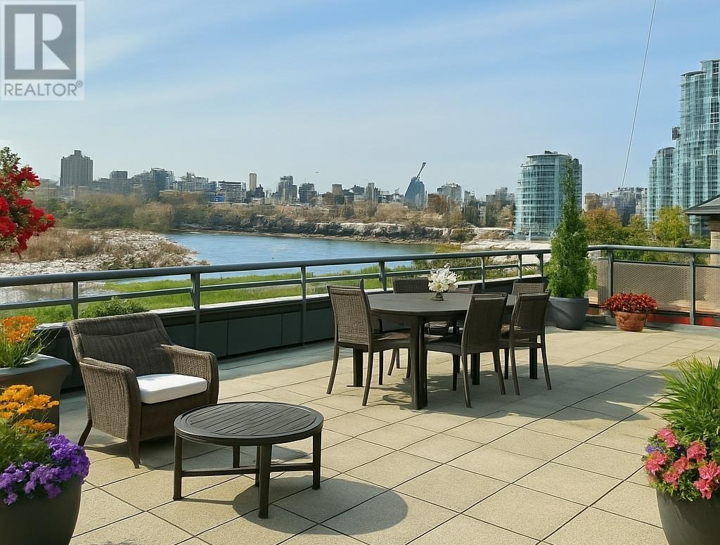 706 289 Drake Street, Vancouver, British Columbia  V6B 5Z5 - Photo 1 - R2983238
