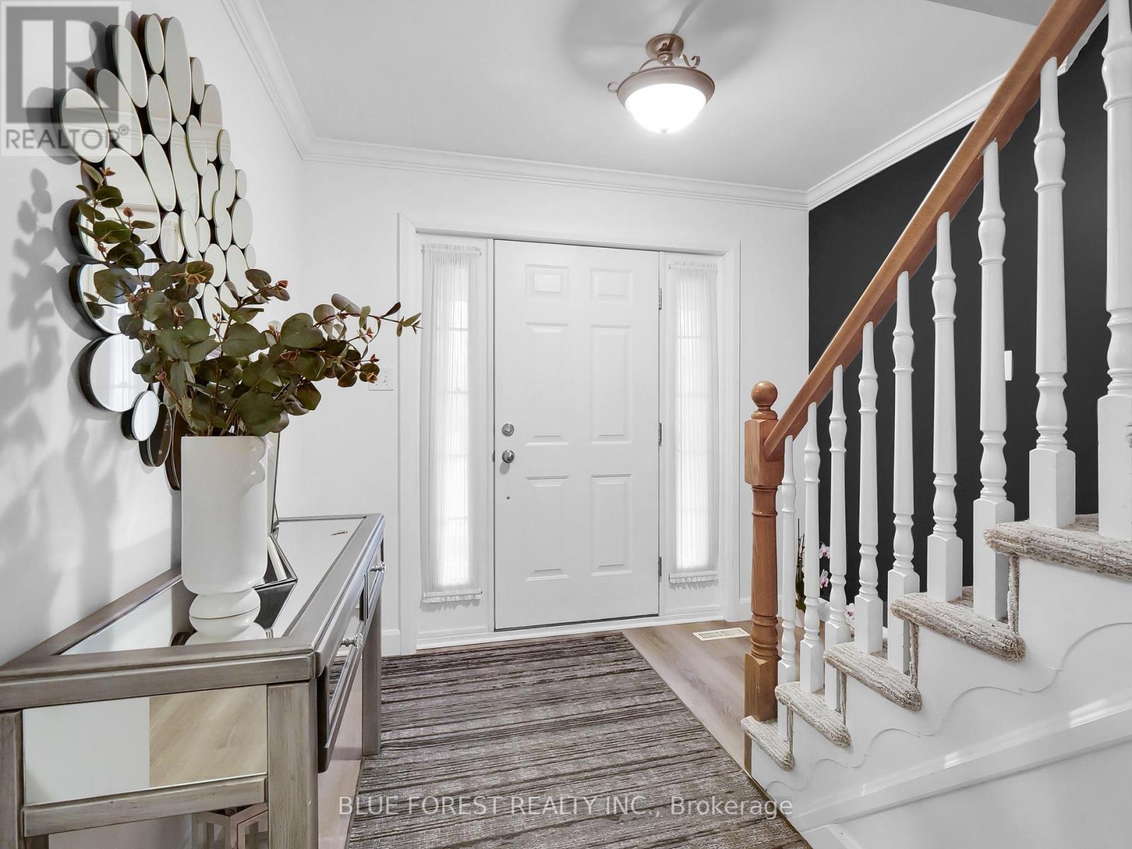 Photo 4 of 48 for 890 Crestview Crescent