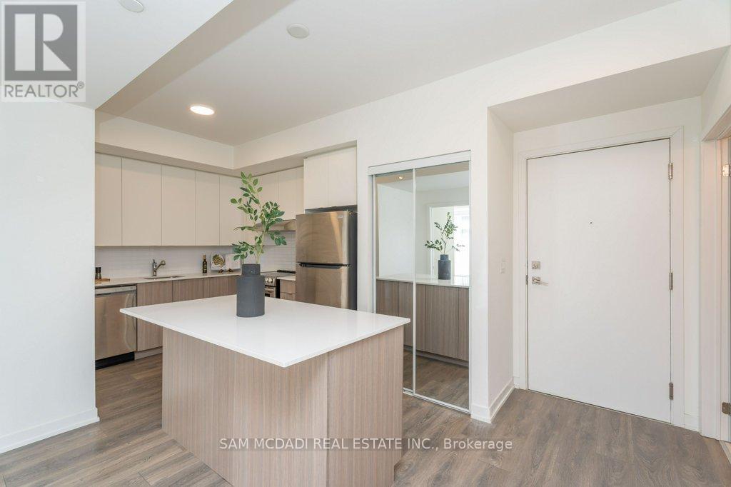 103 - 120 Canon Jackson Drive, Toronto, Ontario  M6M 0B8 - Photo 4 - W12062845